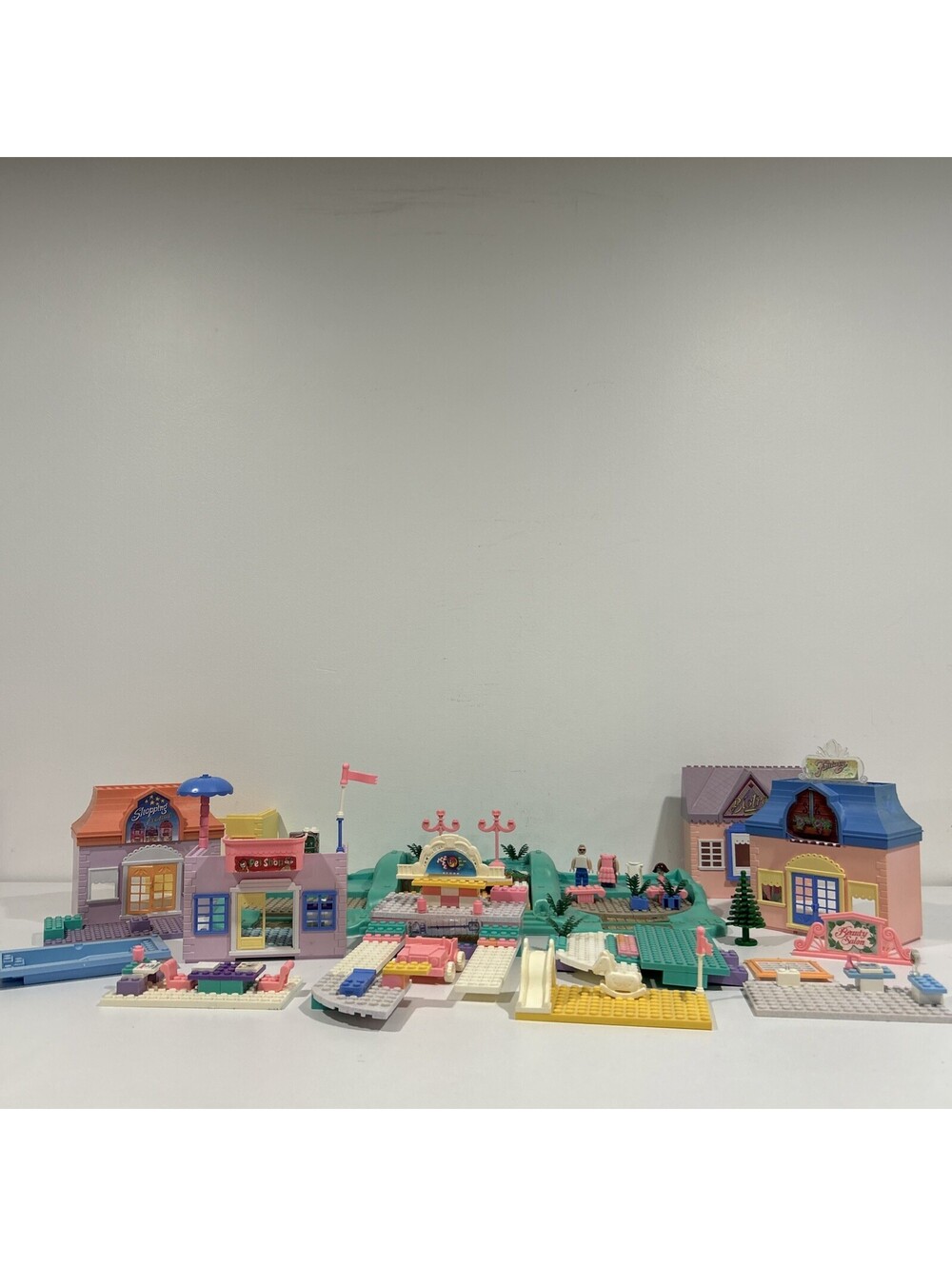 1995 Mega Bloks Fantasy Shopping Avenue Playset For Girls And Parts Incomplete